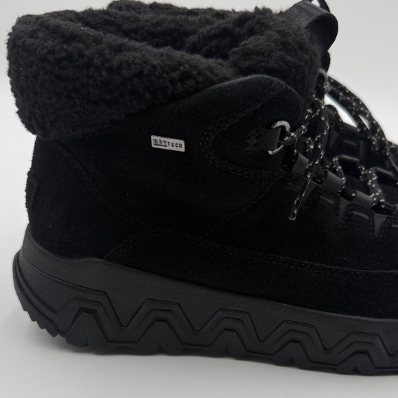 New-UGG-Terretrail Cozy Lace up Black Suede Fur-Lined Boots- Size 9 - Picture 3 of 11